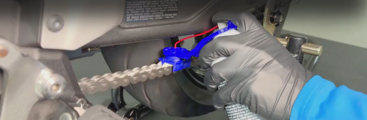 Load video: Oinker being used on a motorcycle chain 